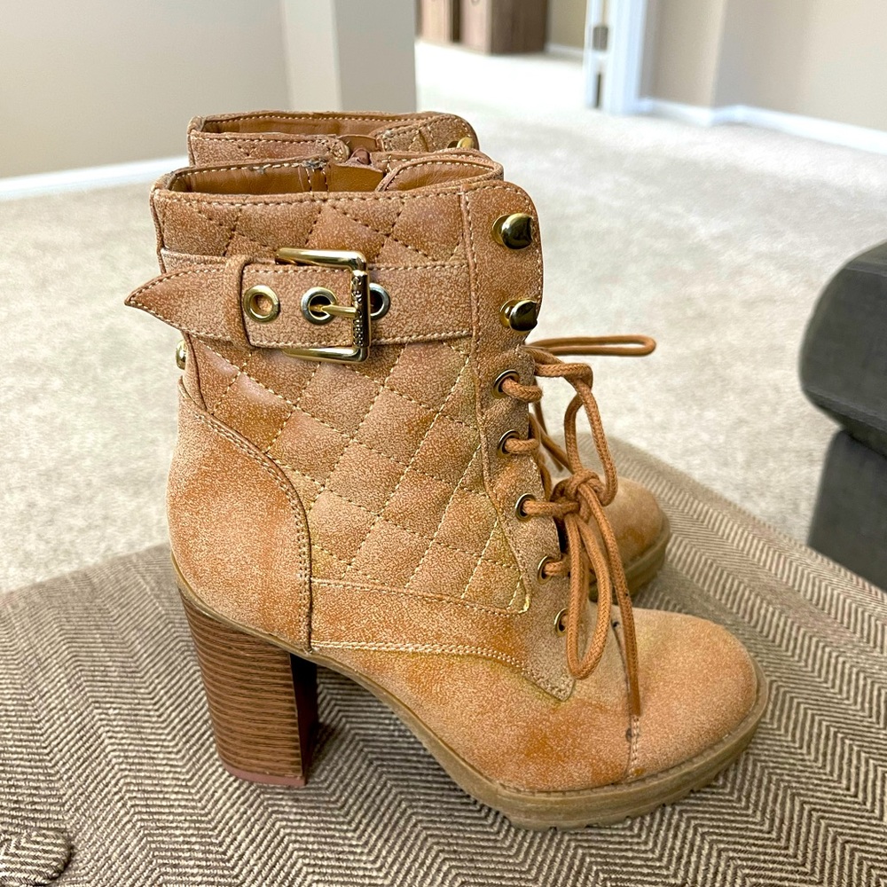 Sis 5 GUESS stack heeled hiking-style booties